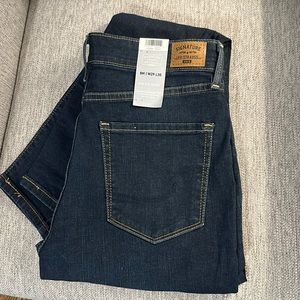 NWT Signature Skinny Jeans by Levi Strauss & Co Gold Label
Size 8
High Rise
